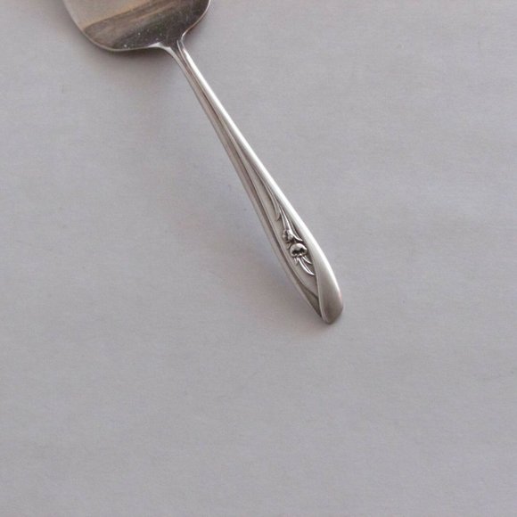 1950's Vintage Silvery Tulip Silver Plate Pie Cake Server Lifter Cottagecore - Picture 2 of 6